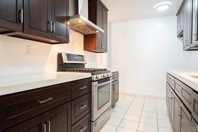 Building Photo - 6425 Green Valley Cir