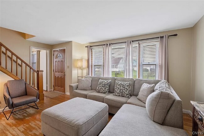 Foto del edificio - 360 Medford Rd