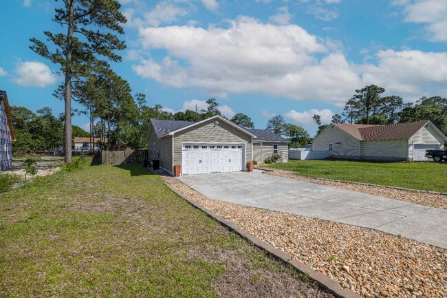 Building Photo - Vista Cay