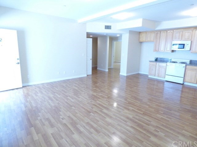 Building Photo - 5241 Riverton Ave