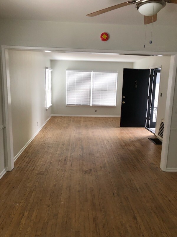 Foto del edificio - 1424 E 2nd St
