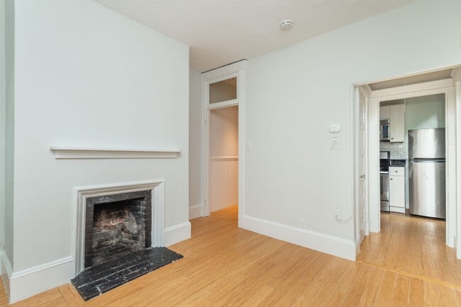 Photo - Awesome one bed in Beacon Hill Apartment
