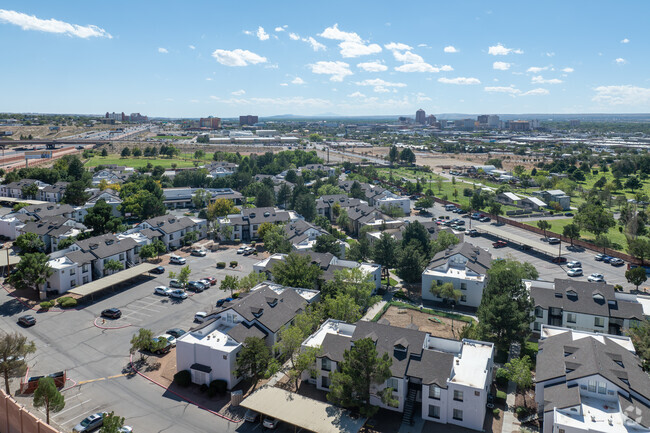 Union 505 is minutes from Downtown Albuquerque - Union 505