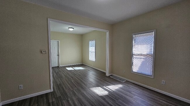 Building Photo - 419 Montrose St