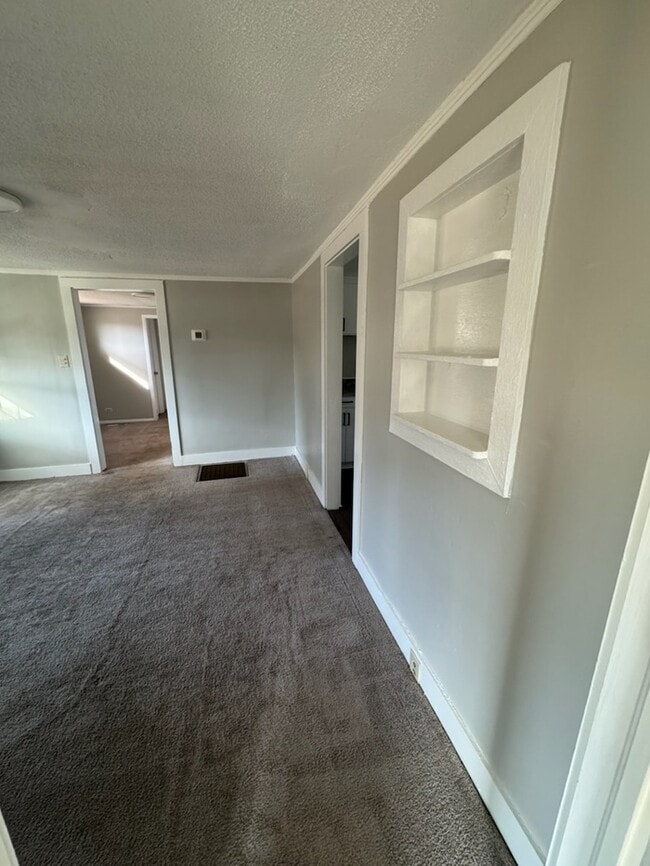 Building Photo - 302 Sunny Ln