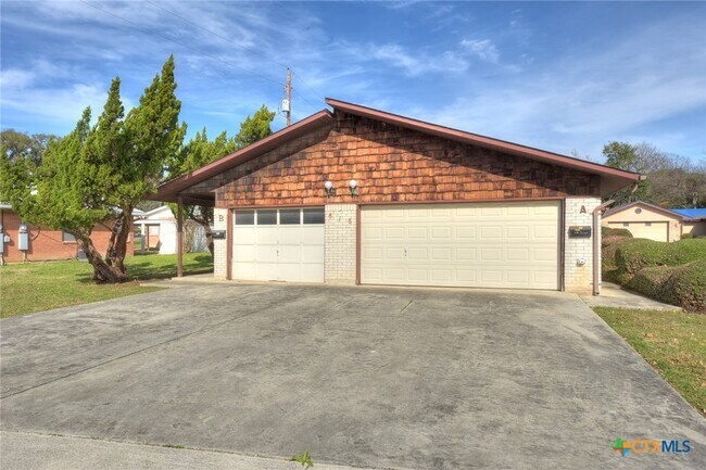 Foto del edificio - 818 Lois St