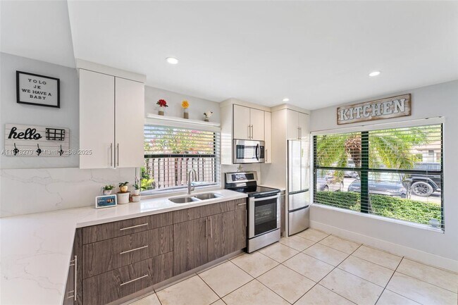 Foto del edificio - 4885 SW 152nd Pl