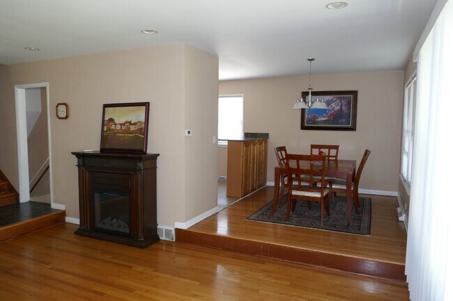 Foto del edificio - 4 Bedroom 2 Bath Home in Morton Grove