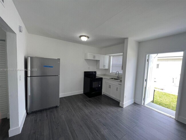 Foto del edificio - 2150 NW 24th St