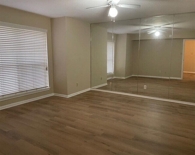 Foto del edificio - 3100 Walnut Bend Ln