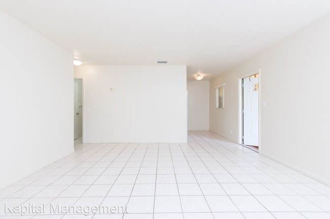 Building Photo - 8900 NW 38th Dr