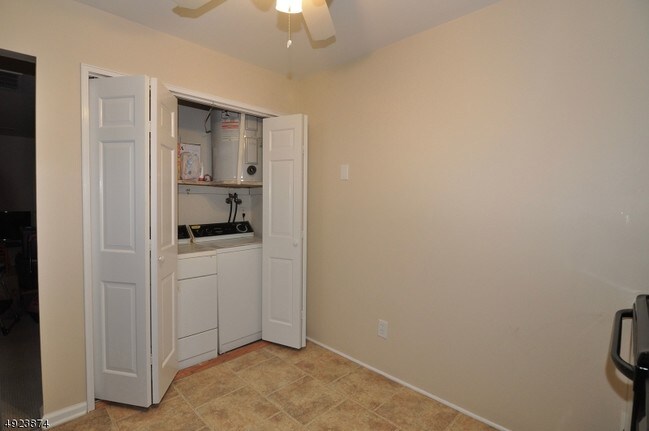 Building Photo - 102 Sweet Briar Dr