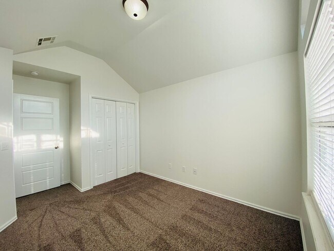 Foto del edificio - 407 S Pointe Ln
