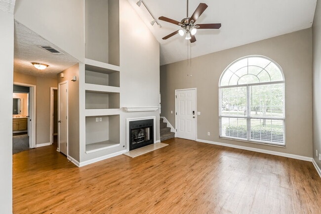 Building Photo - 207 Fairfield Dr