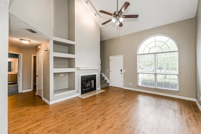 Foto del edificio - 207 Fairfield Dr