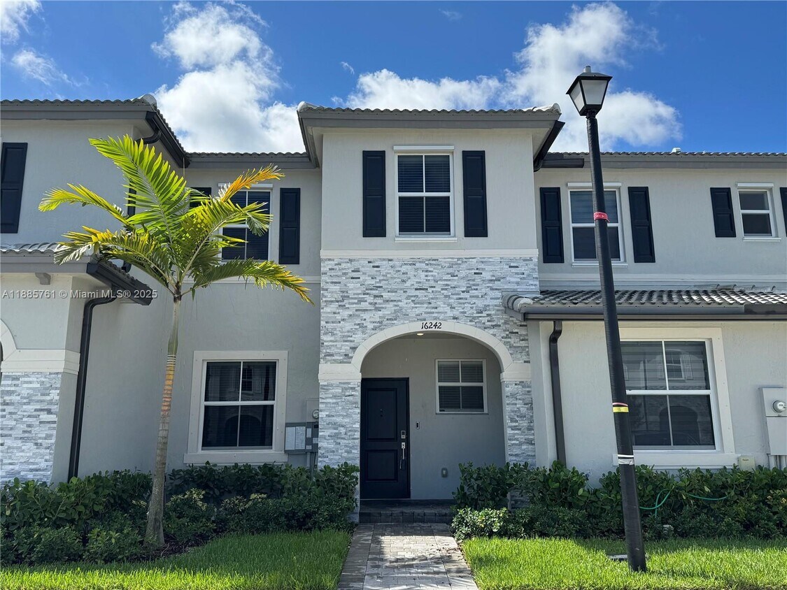 Foto principal - 16242 SW 292nd St