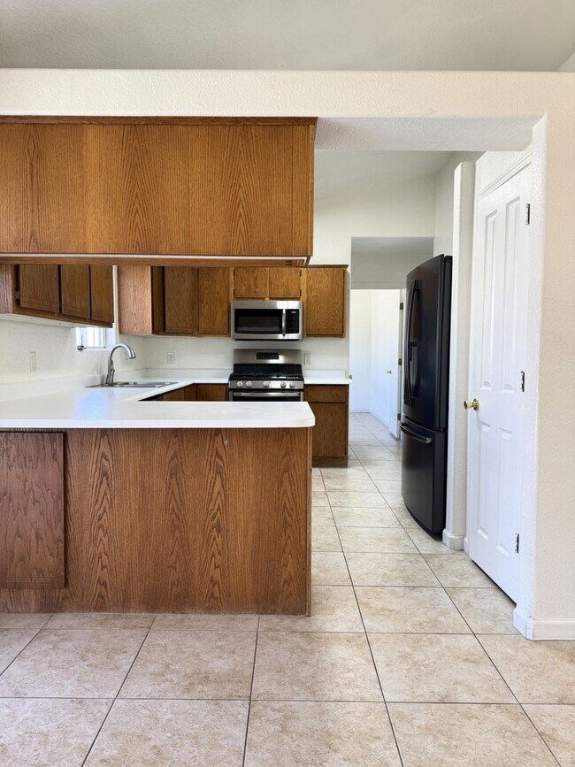 Building Photo - 5-bedroom, 3-bath home in Prescott Valley