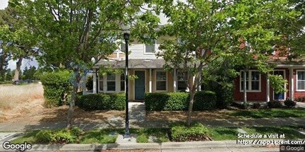 Building Photo - 444 E Poplar St