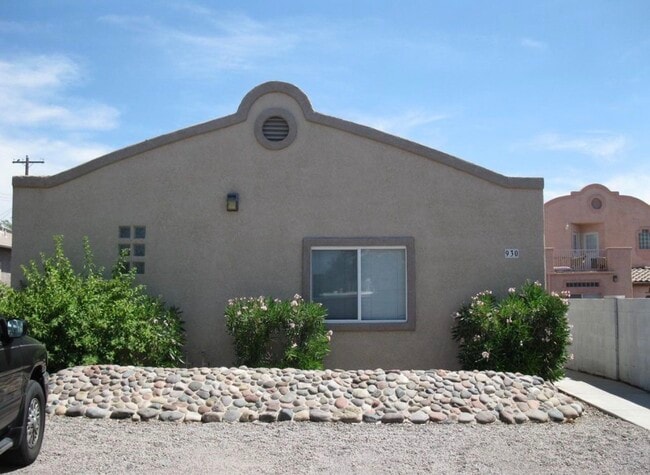 Building Photo - 930 E Adelaide Dr