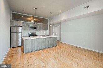 Building Photo - 412 S 13th St