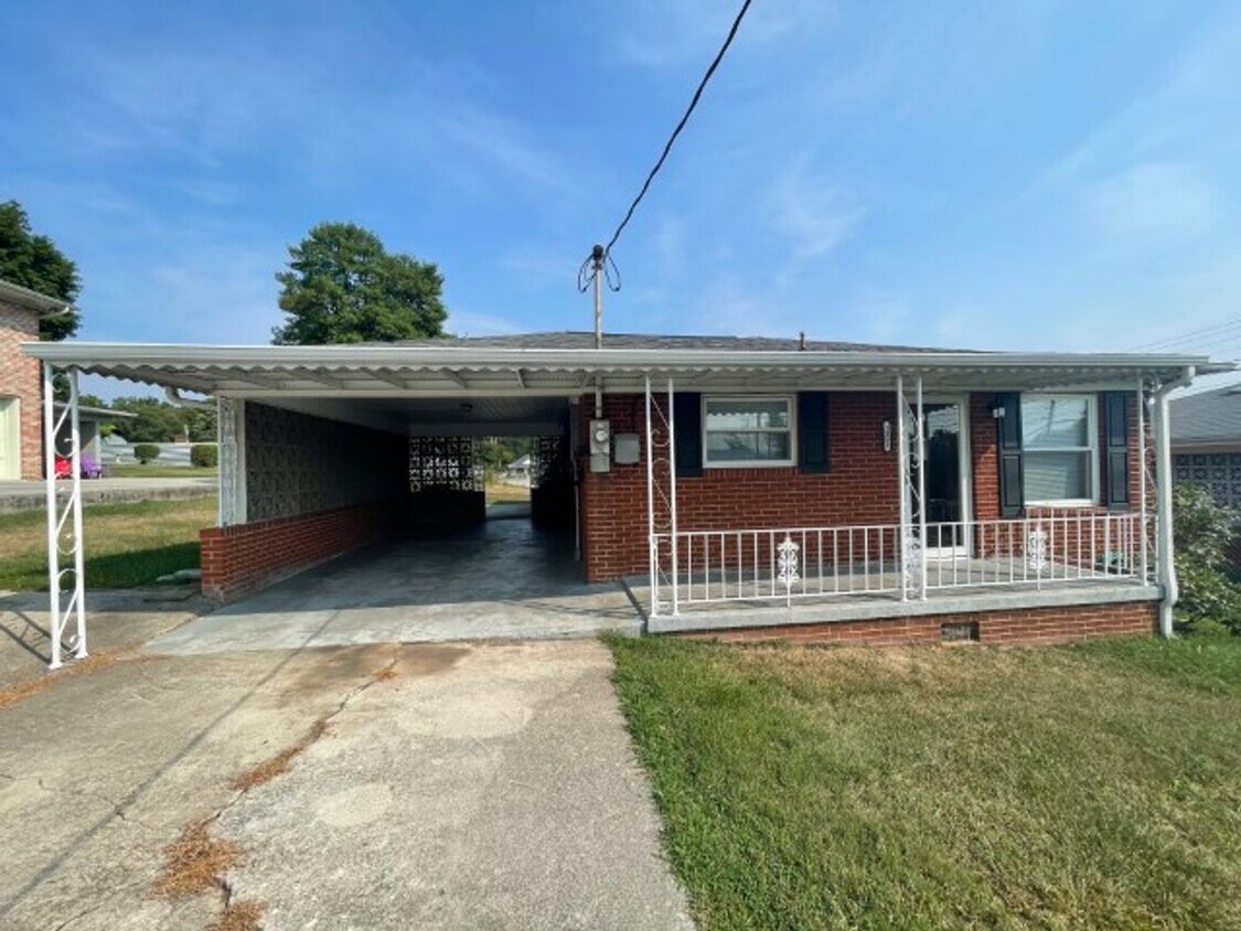 E. 2nd North St House Rental in Morristown, TN