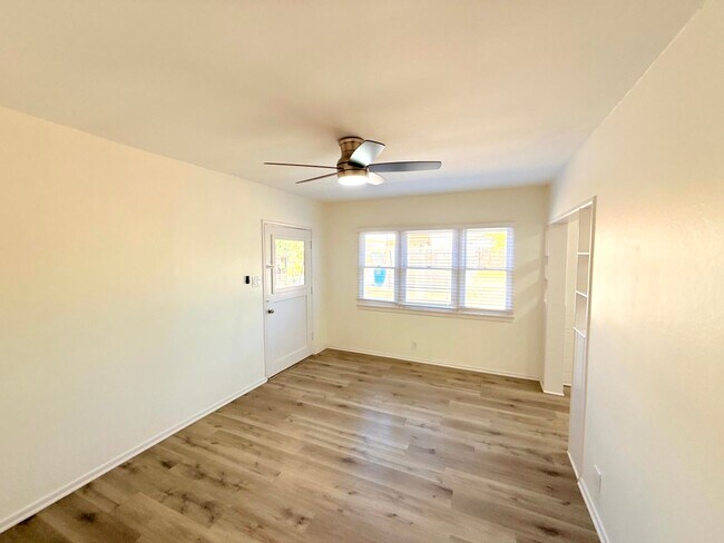 Building Photo - 6200-6202 Muscatel