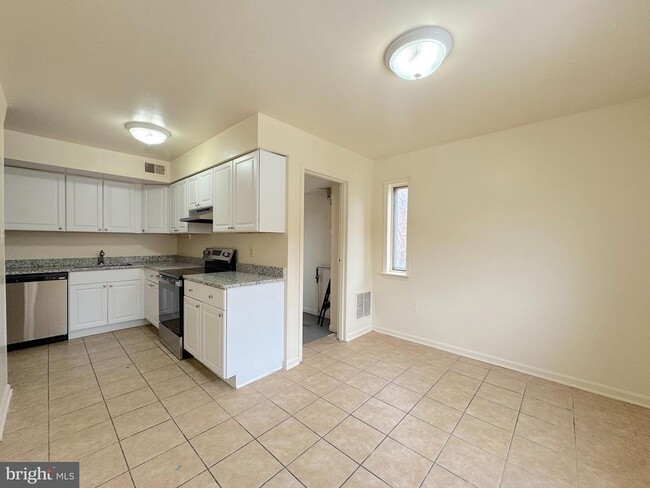 Building Photo - 4513 Logsdon Dr
