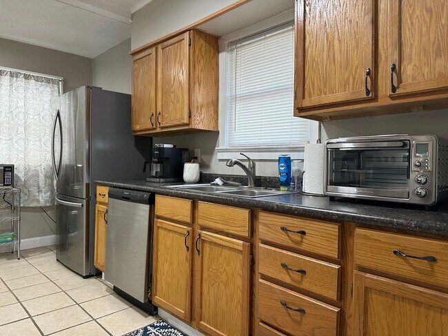 Foto del edificio - 2 Bedroom Home With 1 Car Garage