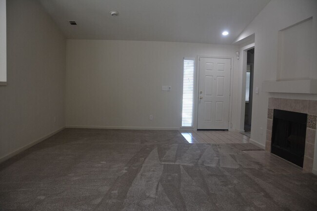Foto del edificio - 5163 Tehachapi Way