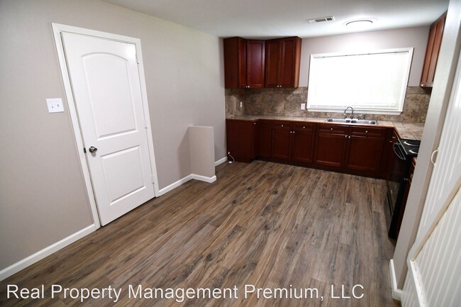 Building Photo - 3 br, 1.5 bath House - 3454 Harrison St