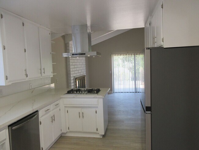 Foto del edificio - Three bedroom, two bath home located on a quiet cul-de-sac in desirable Bay View Heights