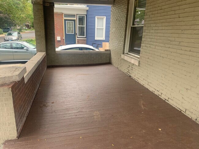 Building Photo - 1301 W Parkside Dr