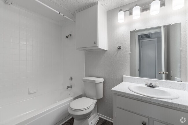 1BR, 1BA - 561SF - Bathroom - The Anderson