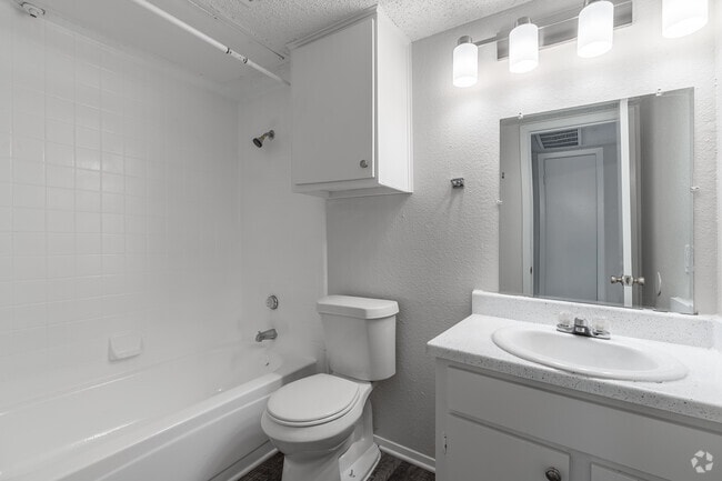 1BR, 1BA - 561SF - Bathroom - The Anderson
