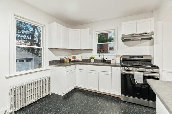 Foto del edificio - 778 Hyde Park Ave