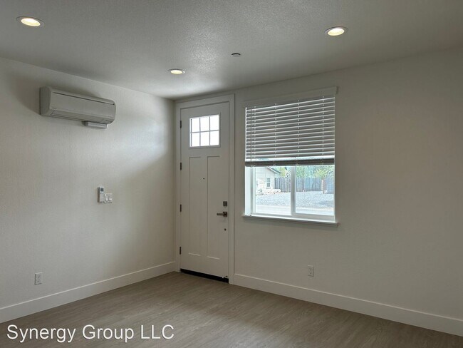 Building Photo - 1 br, 1 bath House - 2127 Dennis Lane