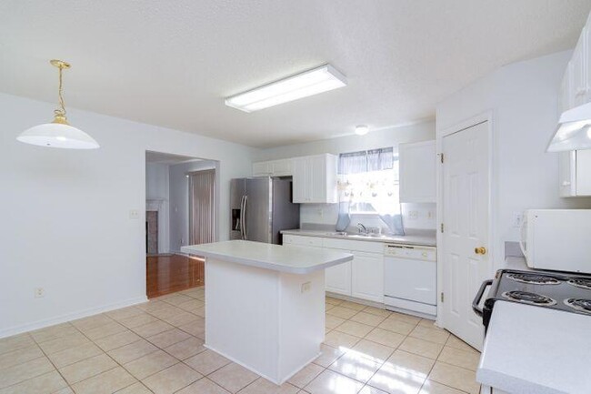 Building Photo - 411 Christopher Dr
