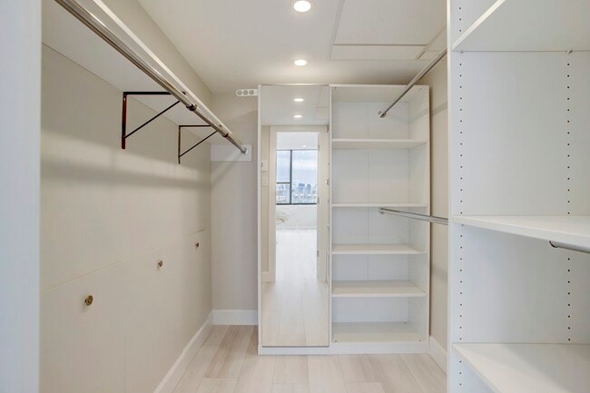 Building Photo - 14 Greenway Plz