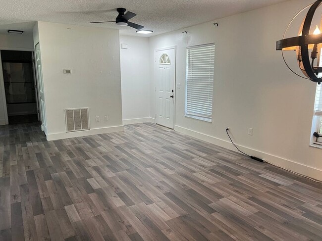Building Photo - 215 Hedgewood Ave