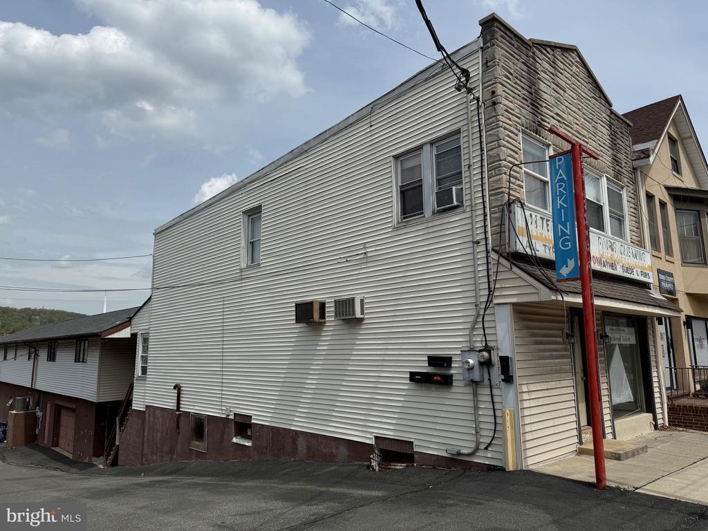Primary Photo - 2441 Perkiomen Ave