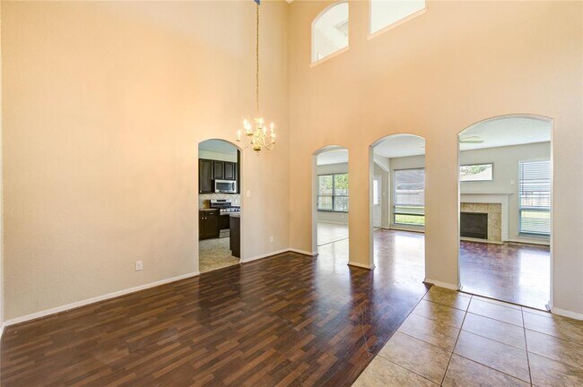 Foto del edificio - 20710 Falcon Hill St
