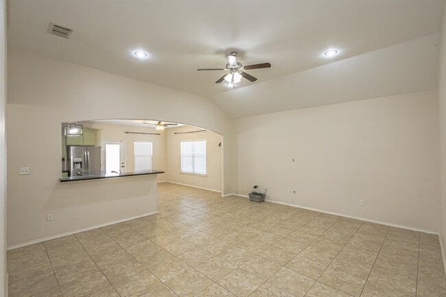 Foto del edificio - 618 Crackle Grove Dr