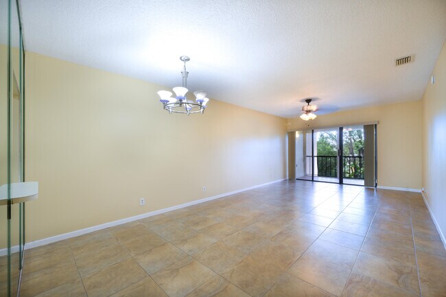 Building Photo - 5939 Forest Hill Blvd