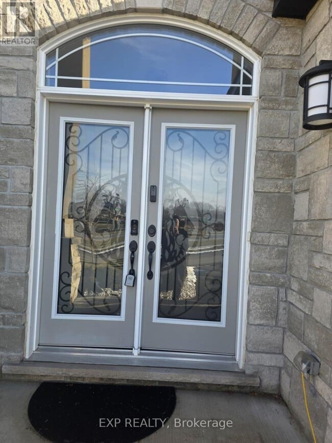 Building Photo - 228 Greti Dr