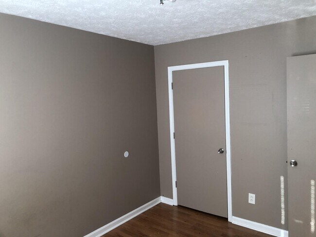 Building Photo - 253 Osage Ct