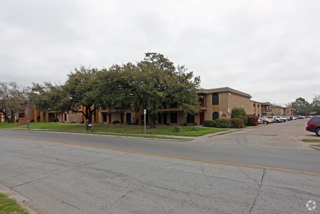 Building Photo - Demasiado Apartments