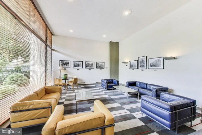 Foto del edificio - 1711 Massachusetts Ave NW