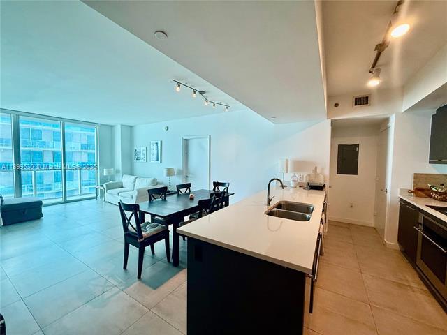 Foto principal - 500 Brickell West Condo