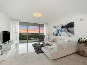 Building Photo - 10203 Collins Ave