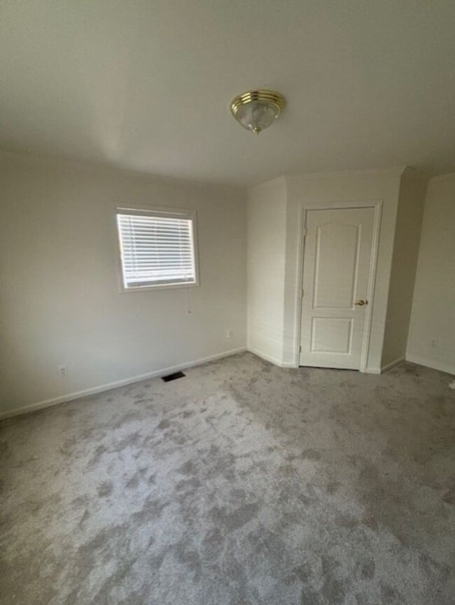Building Photo - Newly Renovated 2 Bedroom Home in Mountain...